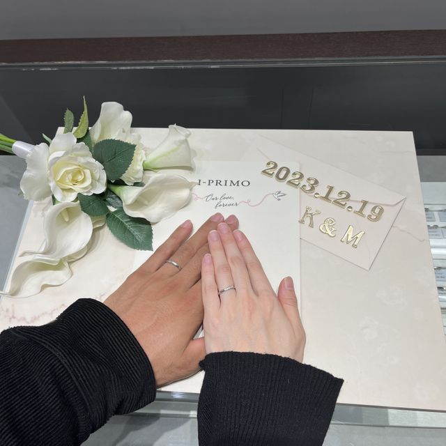 【アイプリモ(I-PRIMO)の口コミ】 私たちの指輪はシンプルにみえるが、よくよく見ると繊細なデザインで、実…