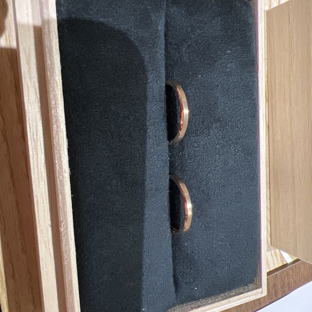 【出雲結(いずもゆい)の口コミ】 シンプルなデザインで、飽きがこない。
色はピンクゴールド。スモークがか…