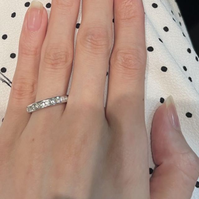 【エクセルコダイヤモンド(EXELCO DIAMOND)の口コミ】 キラキラのデザインが好きなので、結婚指輪はハーフエタニティと決めてい…