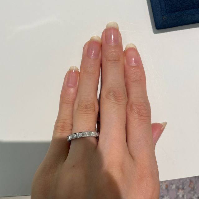 【4℃ BRIDAL(ヨンドシーブライダル)の口コミ】 上品で、ながく愛用できそうなデザインの指輪が多い印象です。試着した指…