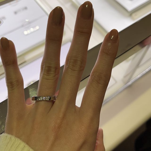 【ヴァン クリーフ＆アーペル(Van Cleef & Arpels)の口コミ】 指輪は厚みがあり存在感を感じますが、リボンのようなデザインでダイヤが…