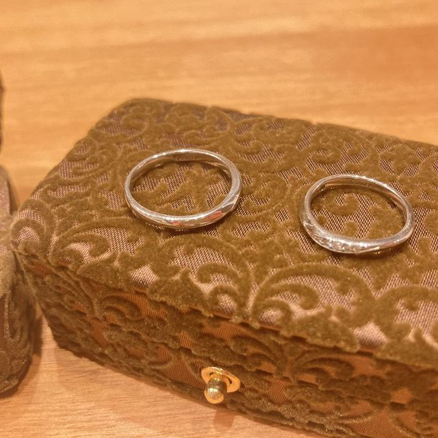 【アンジェリックフォセッテ(Angelique Fossette)の口コミ】 結婚指輪はゆるくカーブがかかっていて、着け心地もよく指が綺麗に見えま…