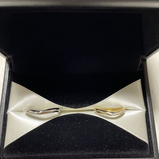 【エクセルコダイヤモンド(EXELCO DIAMOND)の口コミ】 【指輪のお気に入りポイント】は、シンプルなストレートなリングではなく…