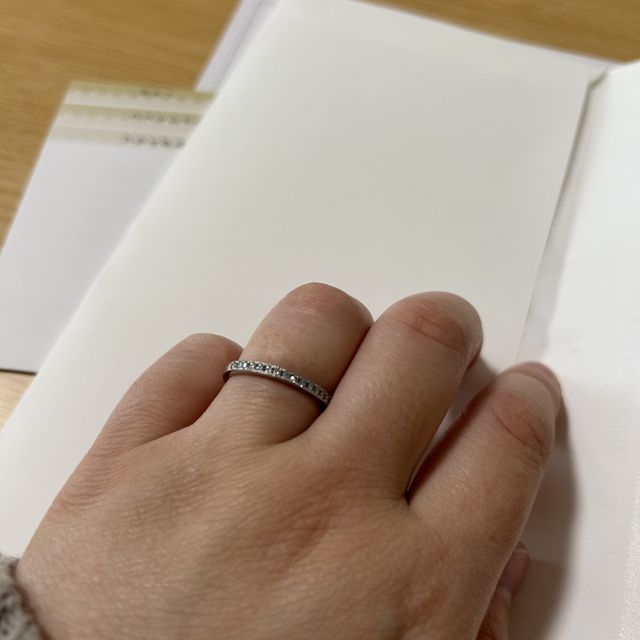 【銀座ダイヤモンドシライシの口コミ】 一粒ダイヤにも憧れていましたが、普段使いや結婚指輪を重ね付けしたかっ…
