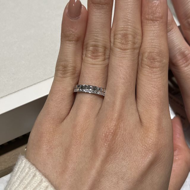 【ブシュロン(BOUCHERON)の口コミ】 チョコレートのように四角形が続く、個性的でとても可愛らしいデザインの…