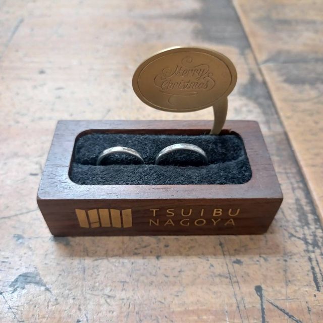 【ついぶ工房の口コミ】 シンプルで普段使いしやすい。
婚約指輪とも合う。
特にこだわりはなかっ…