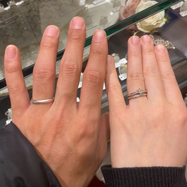【アンジェリックフォセッテ(Angelique Fossette)の口コミ】 シンプルかつ、存在感がある指輪で
普段あまりアクセサリーをつけたがらな…