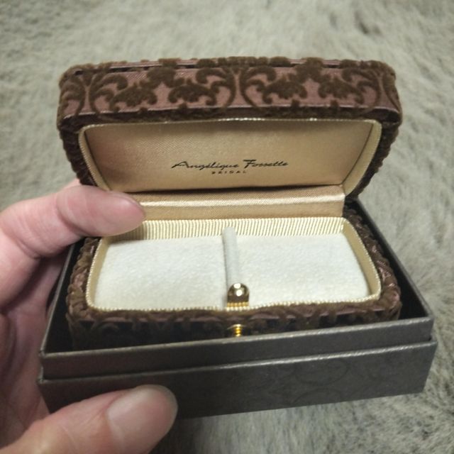 【アンジェリックフォセッテ(Angelique Fossette)の口コミ】 モンクールというモデルを少しアレンジしてもらいました。3mm程度で太めで…