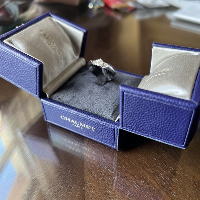 【ショーメ(CHAUMET)の口コミ】 重ね付けしても合うものをさがしていました。ダイヤの輝きや存在感が、両…