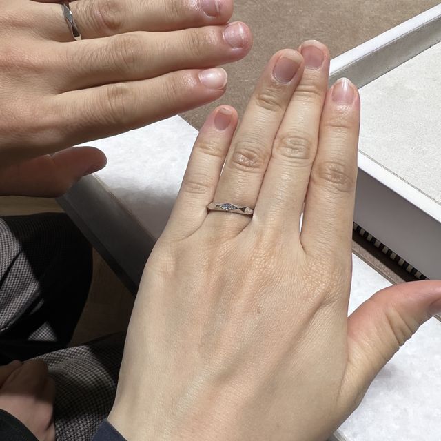 【ブシュロン(BOUCHERON)の口コミ】 ファセットカットにより輝きがリング全体にあるのが特徴です。ダイヤあり…