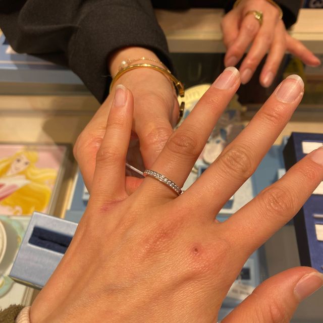 【ミルフローラ(Milluflora)の口コミ】 一生に一度の指輪はゴージャスでキラキラいっぱいがいいというご要望をお…
