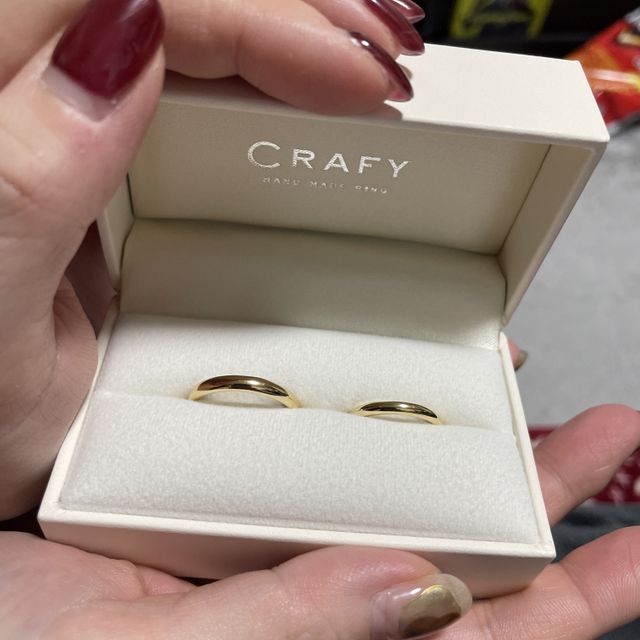 【CRAFY(クラフィ)の口コミ】 シンプルなゴールのリングという点
中に入ってるダイヤの場が名前と名前の…