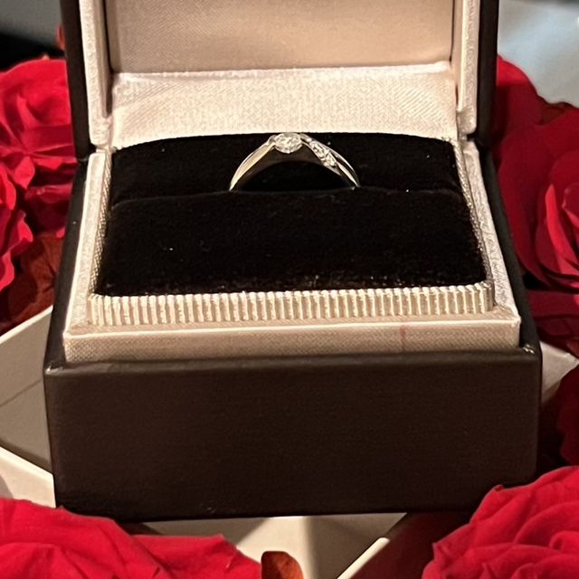 【アイプリモ(I-PRIMO)の口コミ】 とてもキラキラしていて可愛い、上品かつ輝きがあって目立つ。一つだけで…