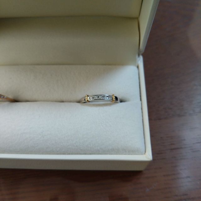 【RosettE(ロゼット)の口コミ】 左右のゴールドの飾りに他にないものを感じてほぼ即決でした。ブリッジと…