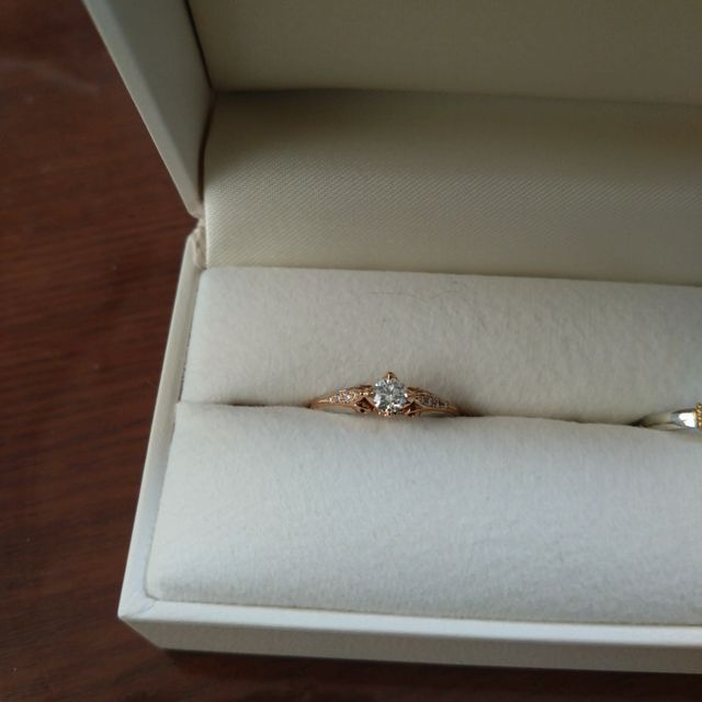 【LAPAGE(ラパージュ)の口コミ】 プラチナにゴールドの縁取りと横から見たときのハスみたいな美しさにネッ…