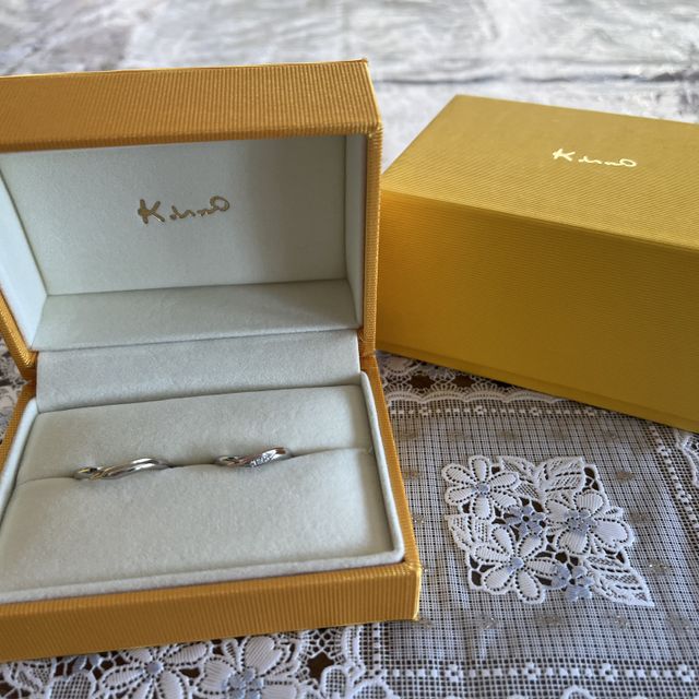 【ケイウノ ブライダル(K.UNO BRIDAL)の口コミ】 2色使いでデザインがかわいくて気に入りました。
プロポーズでもらったリ…