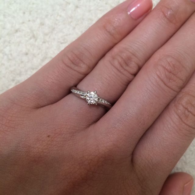 【銀座ダイヤモンドシライシの口コミ】 プロポーズでダイヤモンドのついた仮リングを頂いたので、デザインを選び…