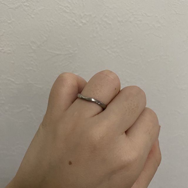 【CRAFY(クラフィ)の口コミ】 地金がブラックゴールドなのは珍しいそうで、男性に人気な色だそうです。…