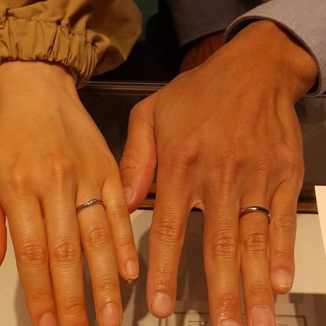 【銀座ダイヤモンドシライシの口コミ】 初めは、ストレートタイプのダイヤモンドが付いたものを探していました。…