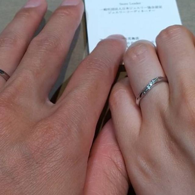 【アイプリモ(I-PRIMO)の口コミ】 デザインが気に入りました。ダイヤモンドが3つのタイプなのですが、デザイ…