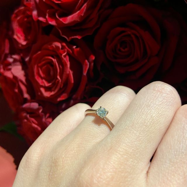 【銀座ダイヤモンドシライシの口コミ】 とにかくデザインがシンプルで素晴らしいです。その中でもダイヤモンドが…