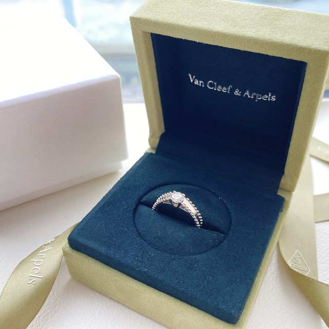 【ヴァン クリーフ＆アーペル(Van Cleef & Arpels)の口コミ】 一目惚れでした。他の人と被らないデザインで、ヴァンクリらしい可愛らし…