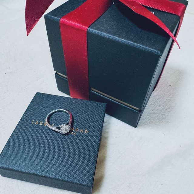 【ラザール ダイヤモンド(LAZARE DIAMOND)の口コミ】 品があり指が華やかになります！
本当に美しいです！
ずっと前から憧れて…