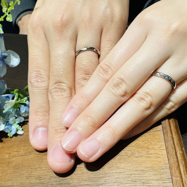 【TANZO.(鍛造指輪)の口コミ】 着け心地がとにかくとってもいいです。
プラチナのキラキラ感が高級感があ…