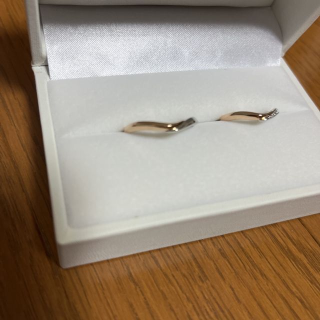 【Le futur(ルフチュール)の口コミ】 Vラインやウェーブラインの物を探していてこの商品に出会い、一目惚れで決…