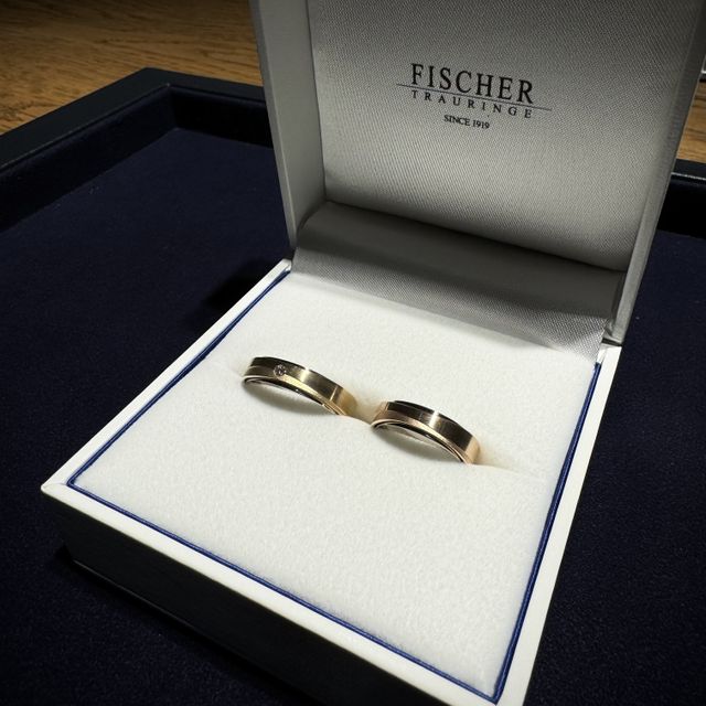 【FISCHER(フィッシャー)の口コミ】 男女問わずつけられる、無骨で幅のあるデザインに惹かれました。夫の指輪…