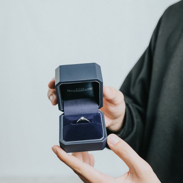 【銀座ダイヤモンドシライシの口コミ】 シンプルで、着けやすいデザインだと思います。
カラットも約0.2と大きく…