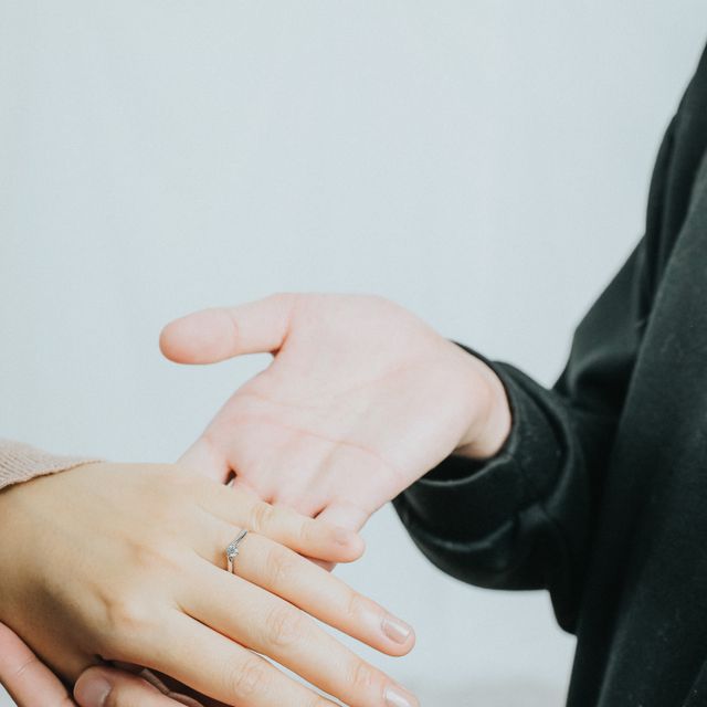 【銀座ダイヤモンドシライシの口コミ】 シンプルで、着けやすいデザインだと思います。
カラットも約0.2と大きく…