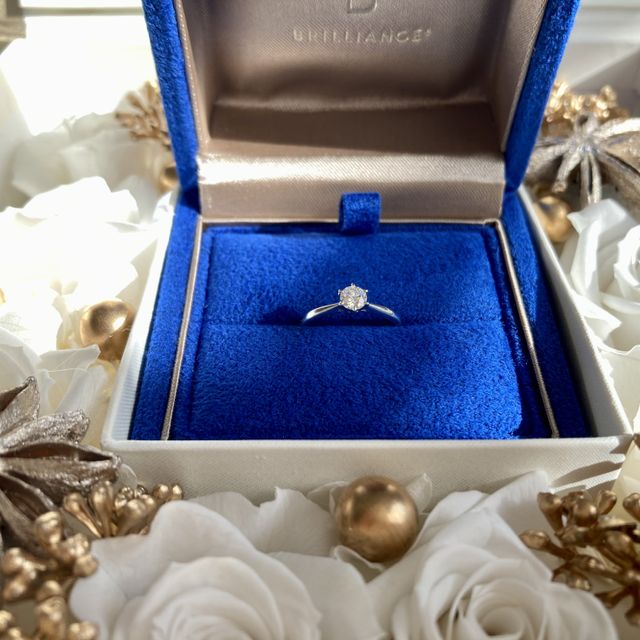 【BRILLIANCE+(ブリリアンスプラス)の口コミ】 ダイヤモンドの質の高さと、リングは華奢に見えるが、指が綺麗に見えると…