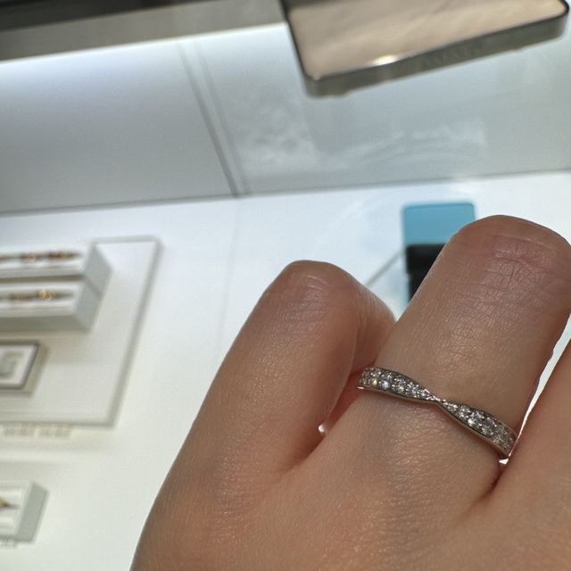 【ティファニー(Tiffany & Co.)の口コミ】 婚約指輪をティファニーにしたので、結婚指輪もティファニーを検討するた…
