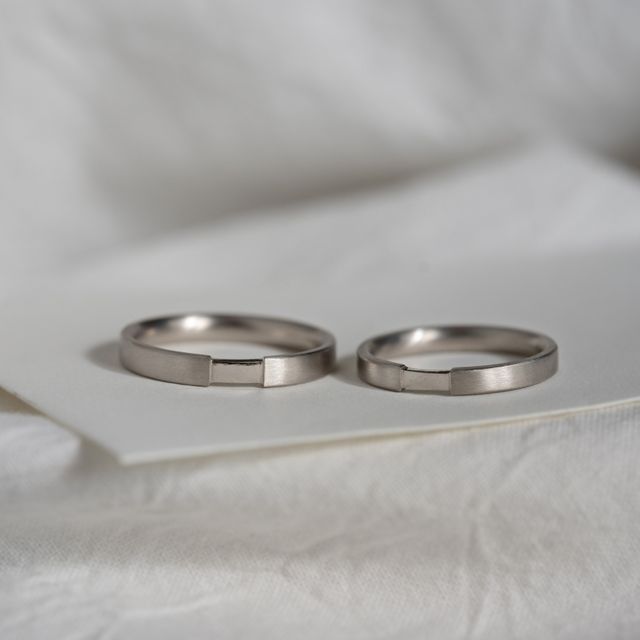 【Cayof(カヨフ)の口コミ】 石は付けずシンプルで、でも完全に平らなデザインは嫌で、ひねりのあるも…