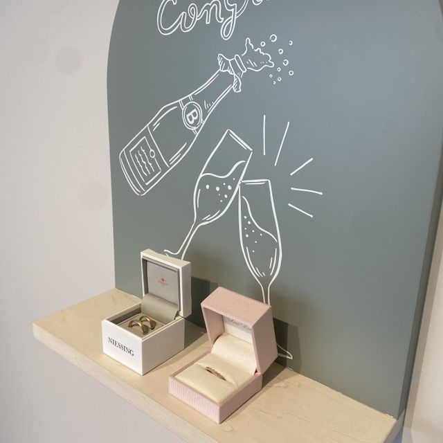 【NIESSING(ニーシング)の口コミ】 結婚指輪はゴールドと決めていました。スタッフさんに相談するとこちらの…