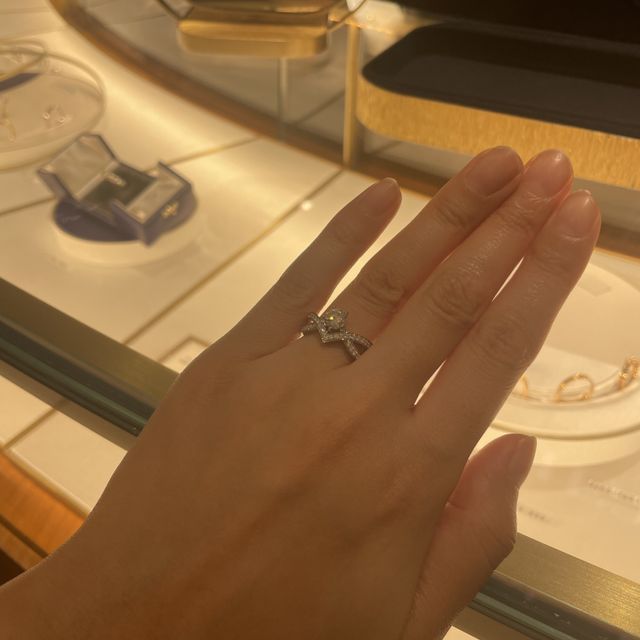 【ショーメ(CHAUMET)の口コミ】 一粒の存在感のあるダイヤとその周りのダイヤのバランス、ティアラのよう…