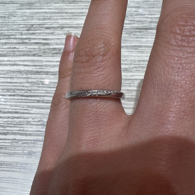 【TRECENTI(トレセンテ)の口コミ】 シンプルなデザインで、指通りがとてもスムーズでした。ダイヤモンドもし…