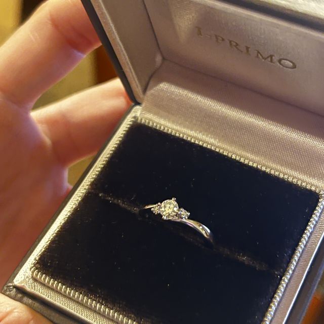 【アイプリモ(I-PRIMO)の口コミ】 指が細くても、ダイヤが主張し過ぎず、リングの装飾もシンプルながらもエ…