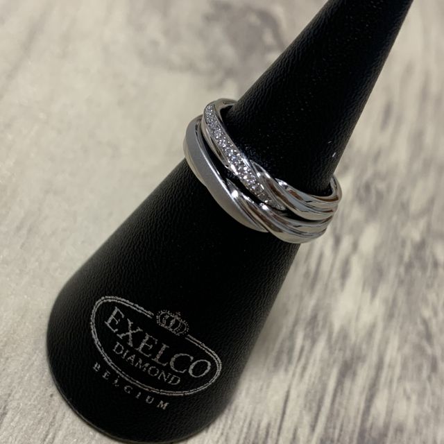 【エクセルコダイヤモンド(EXELCO DIAMOND)の口コミ】 当初は、V、ウェーブの指輪で探していました。
エクセルコさんにて、気に…