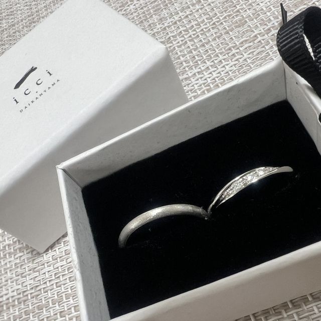 【icci代官山の口コミ】 女性者はウェーブをかけ、ダイヤモンドを埋め込んでもらいました。
男性者…