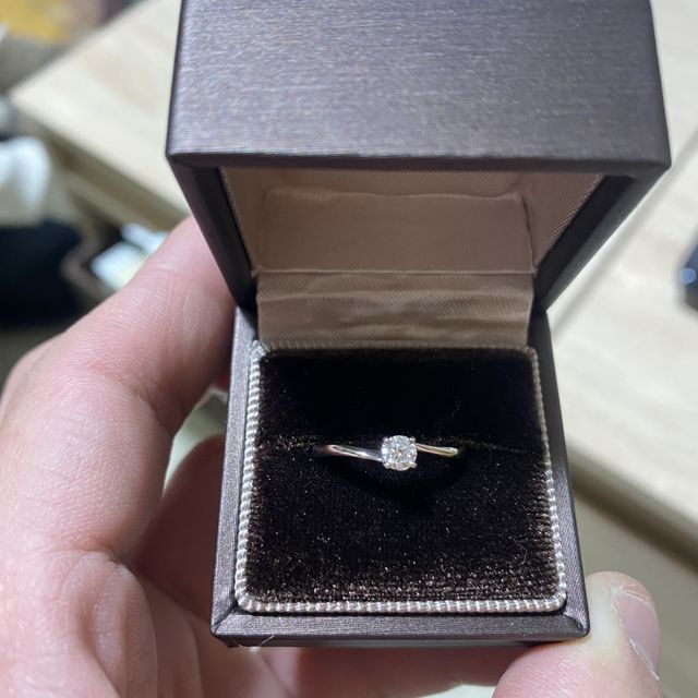 【アイプリモ(I-PRIMO)の口コミ】 婚約指輪を買うにあたって、デザインが1番悩みましたが、S字のデザインで…