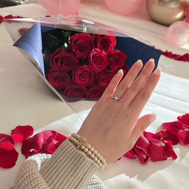 【ティファニー(Tiffany & Co.)の口コミ】 ダイヤがキラキラしていてとってもかわいいです。
ダイヤの回りにもたくさ…