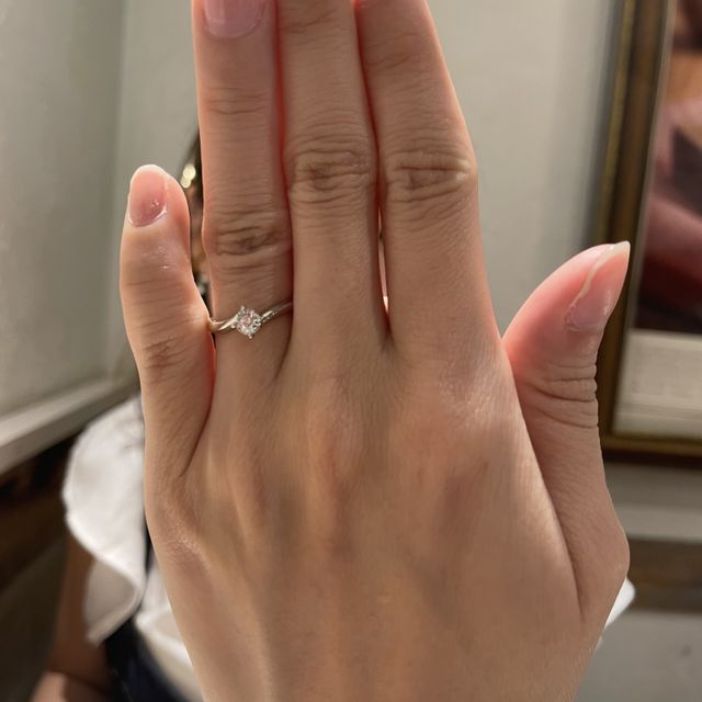 【ケイウノ ブライダル(K.UNO BRIDAL)の口コミ】 プロポーズプランで買わせていただきました。
プロポーズ後に指輪の形や大…