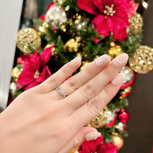 【ラザール ダイヤモンド(LAZARE DIAMOND)の口コミ】 ゆりの花をイメージしているので、
横からみたらゆりの花が咲いてるみたい…