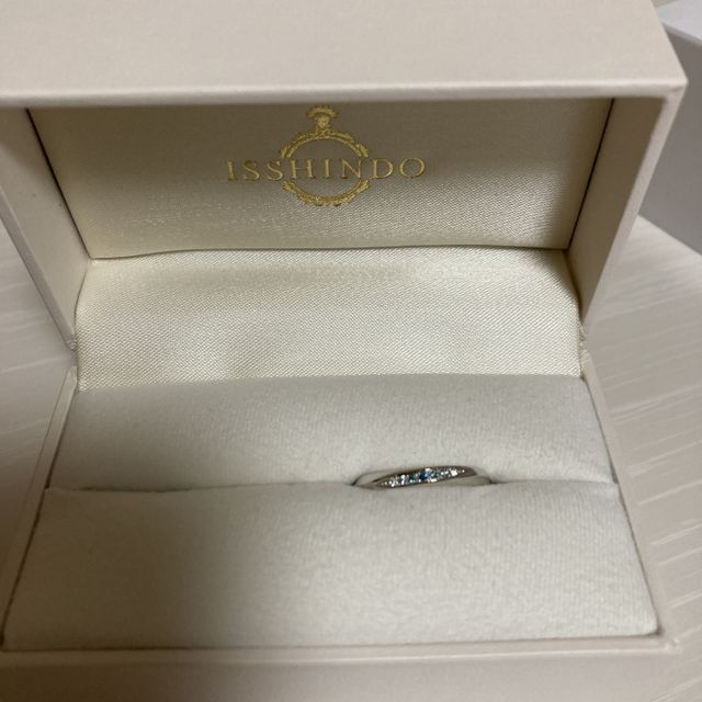 【efu(エフ) ※旧「一新堂(ISSHINDO) 」の口コミ】 水色の結婚指輪が珍しかったので、一目惚れして決めました！
流れるような…