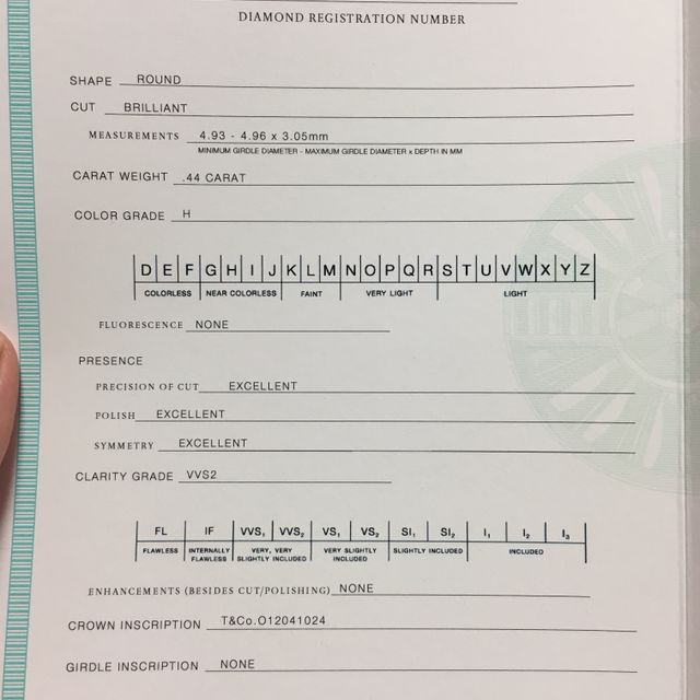 【ティファニー(Tiffany & Co.)の口コミ】 鑑定書の写真見にくいのでこちらに載せます。
cut excellent
ct 0.44
colo…
