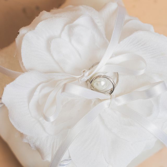 【銀座ダイヤモンドシライシの口コミ】 全体的にダイヤになっているわけではなく、
片面ダイヤの部分とシルバーが…