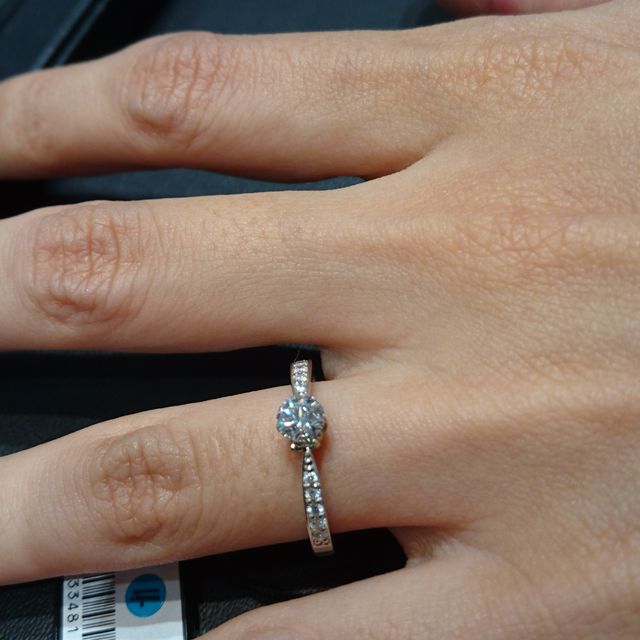 【ラザール ダイヤモンド(LAZARE DIAMOND)の口コミ】 セントラルパークにある滝の名前なんですよ、と紹介されたこちらの指輪。
…