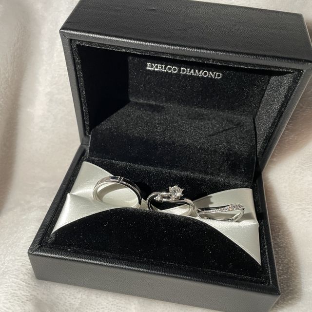 【エクセルコダイヤモンド(EXELCO DIAMOND)の口コミ】 私のは指が細長く見えるデザインに一目惚れして購入しました。
彼は少し変…